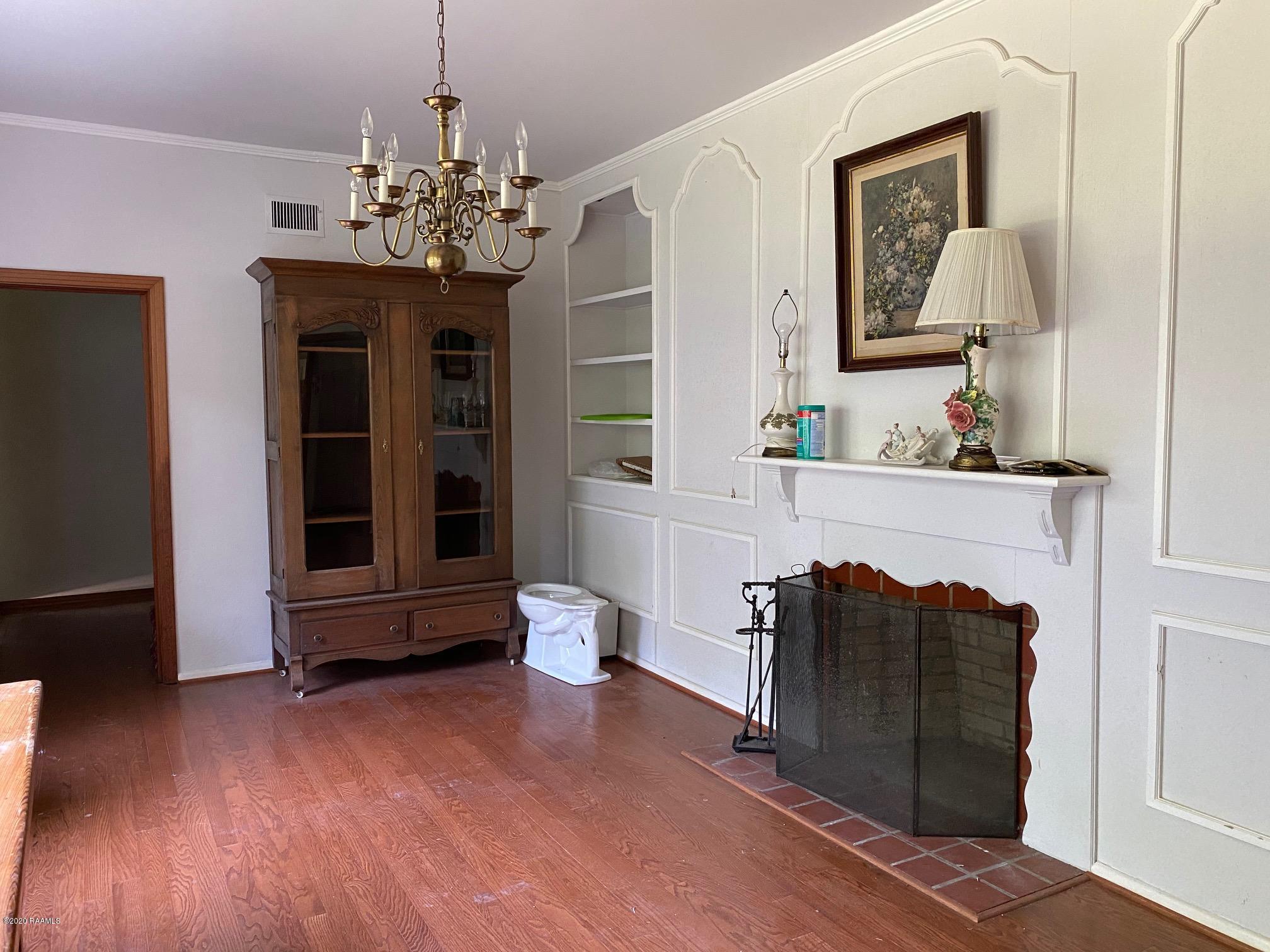 208 Charenton Road Baldwin, LA 70514 - Photo 4 of 32 Formal Living Room