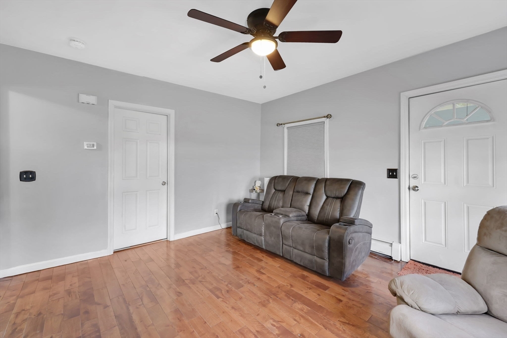 43 Agnes Street Springfield, MA 01118 - Photo 12 of 37