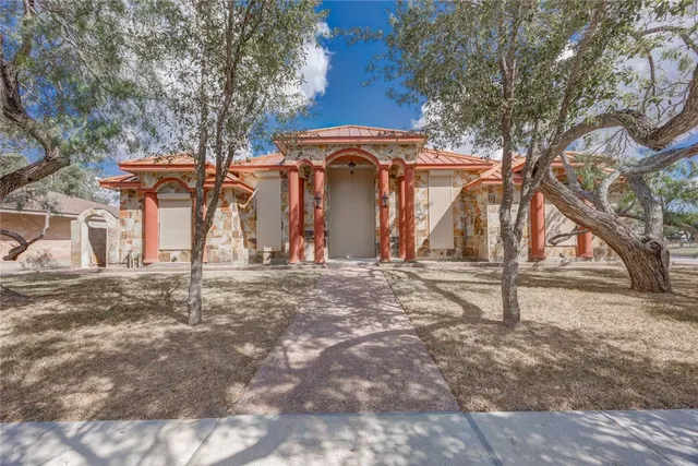 a view of a house with large trees