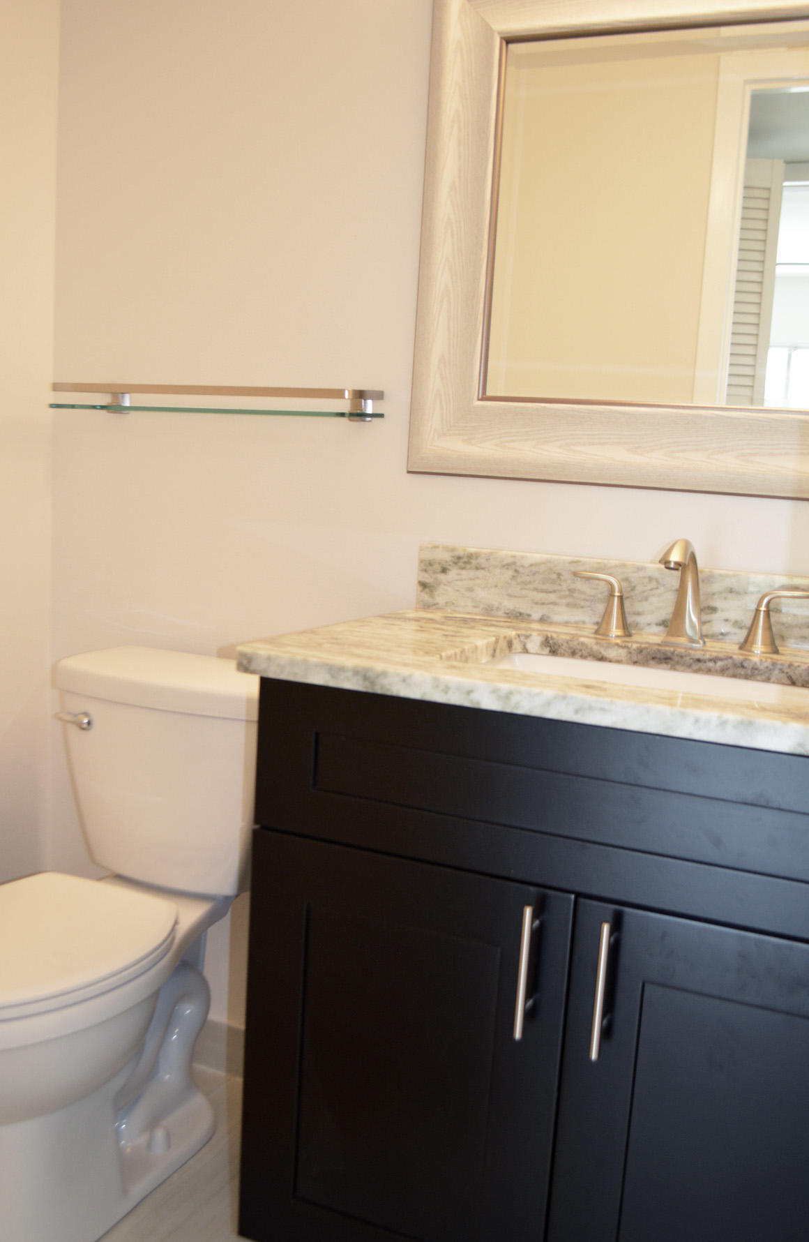 1032 Guildford East, Unit 1032 Boca Raton, FL 33434 - Photo 22 of 29 2ndBathroom