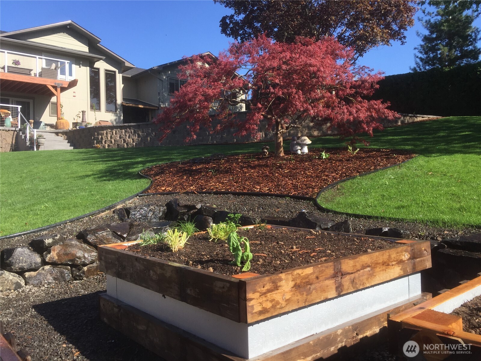 2425 Country Club Road Walla Walla, WA 99362 - Photo 37 of 39 a view of a backyard with wooden fence