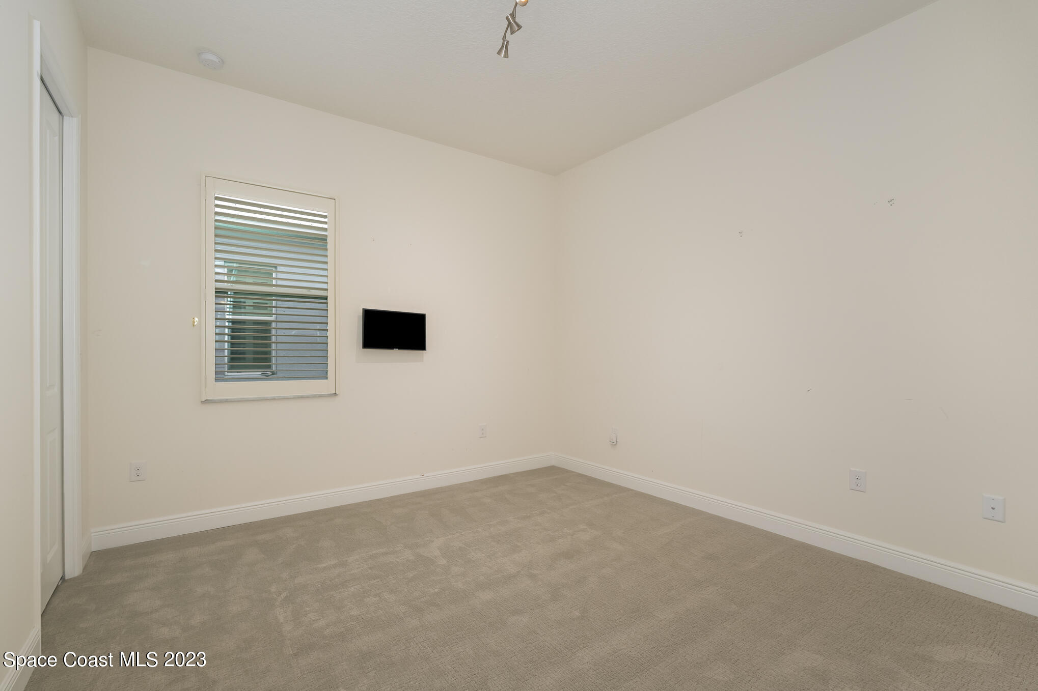 448 Lorelei Avenue Melbourne, FL 32901 - Photo 16 of 31 an empty room with a window