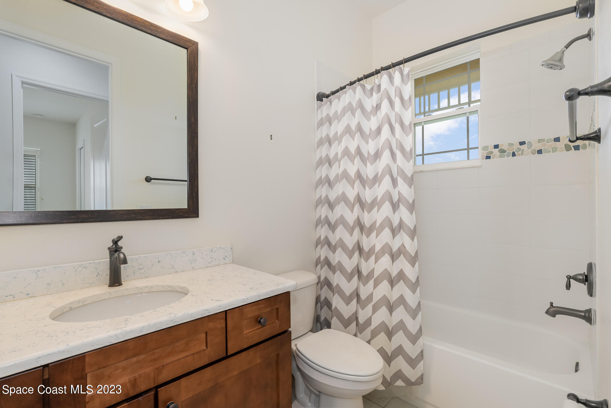 448 Lorelei Avenue Melbourne, FL 32901 - Photo 19 of 31 a bathroom with a sink a toilet and a bathtub