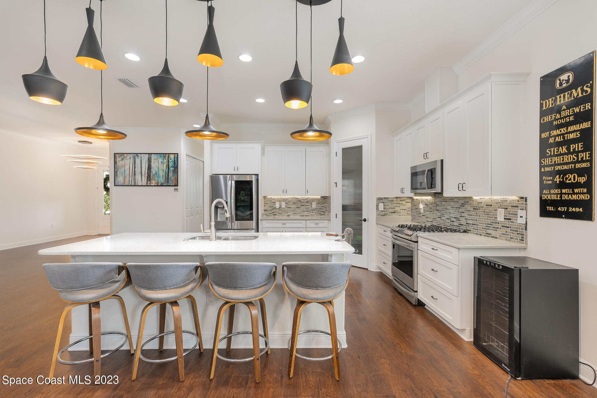 448 Lorelei Avenue Melbourne, FL 32901 - Photo 4 of 31 a kitchen with a table and chairs in it