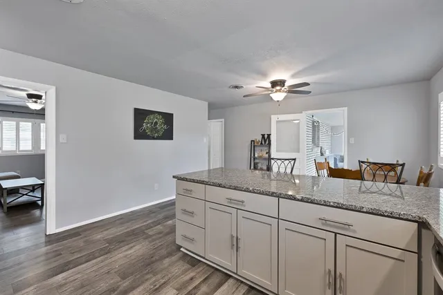 $2,100 | 1429 West Water Street, Weatherford, TX 76086