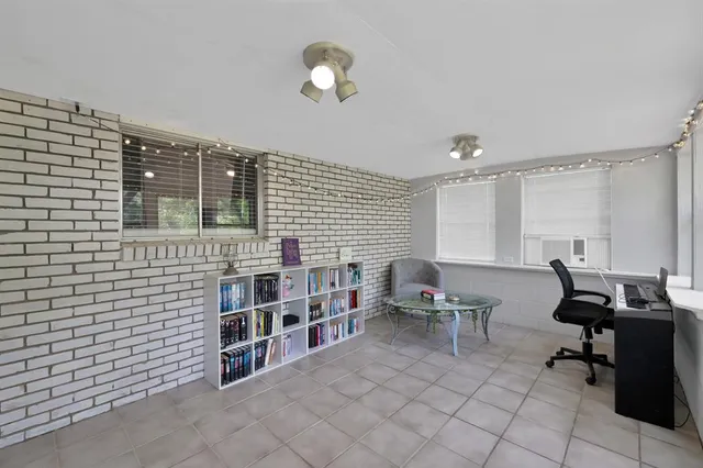 $2,100 | 1429 West Water Street, Weatherford, TX 76086