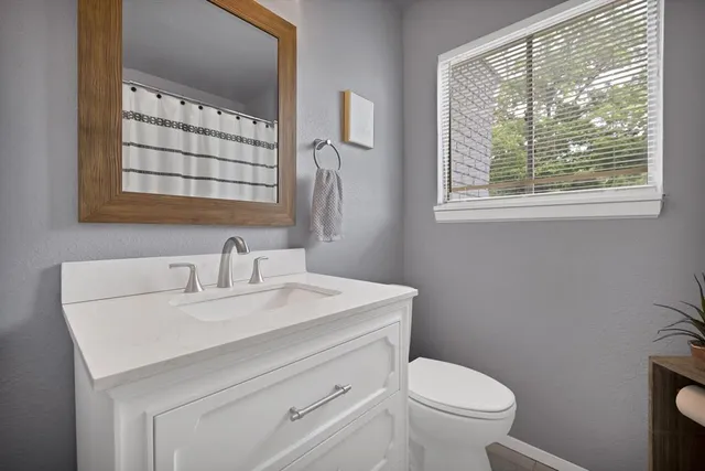 $2,100 | 1429 West Water Street, Weatherford, TX 76086