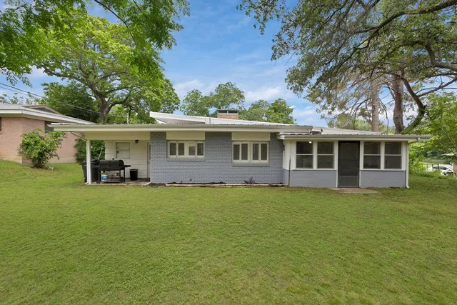 $2,100 | 1429 West Water Street, Weatherford, TX 76086