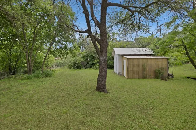 $2,100 | 1429 West Water Street, Weatherford, TX 76086