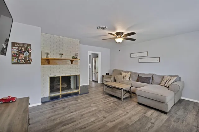 $2,100 | 1429 West Water Street, Weatherford, TX 76086