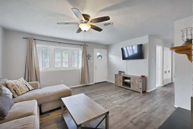 $2,100 | 1429 West Water Street, Weatherford, TX 76086