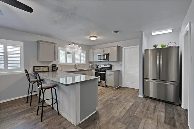 $2,100 | 1429 West Water Street, Weatherford, TX 76086