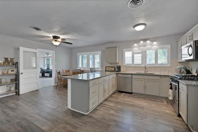 $2,100 | 1429 West Water Street, Weatherford, TX 76086