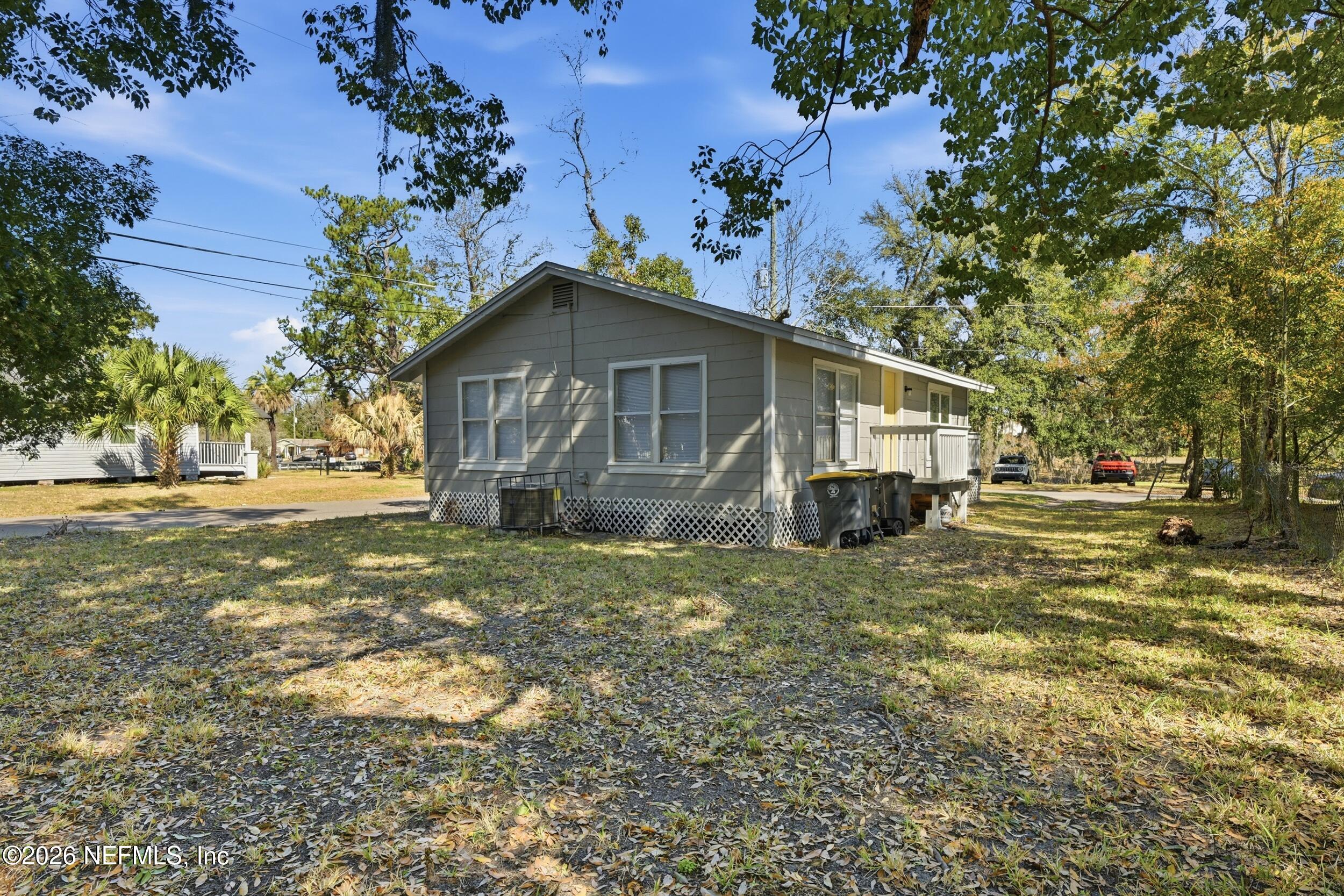 760 Westbrook Road Jacksonville, FL 32209 - Photo 10 of 11 a view of a house with a yard
