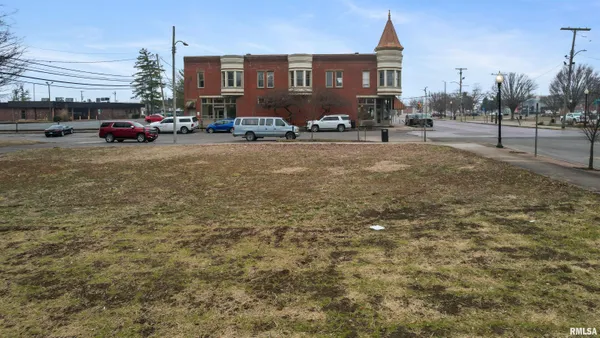 $60,000 | 201 North Washington Street, Carbondale, IL 62901