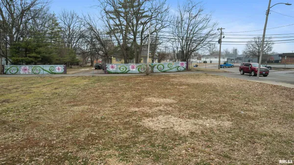 $60,000 | 201 North Washington Street, Carbondale, IL 62901