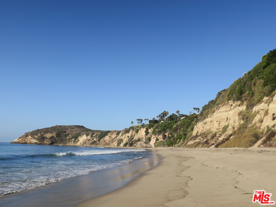 28366 Rey De Copas Lane Malibu, CA 90265 - Photo 2 of 20 a view of a snow on the beach