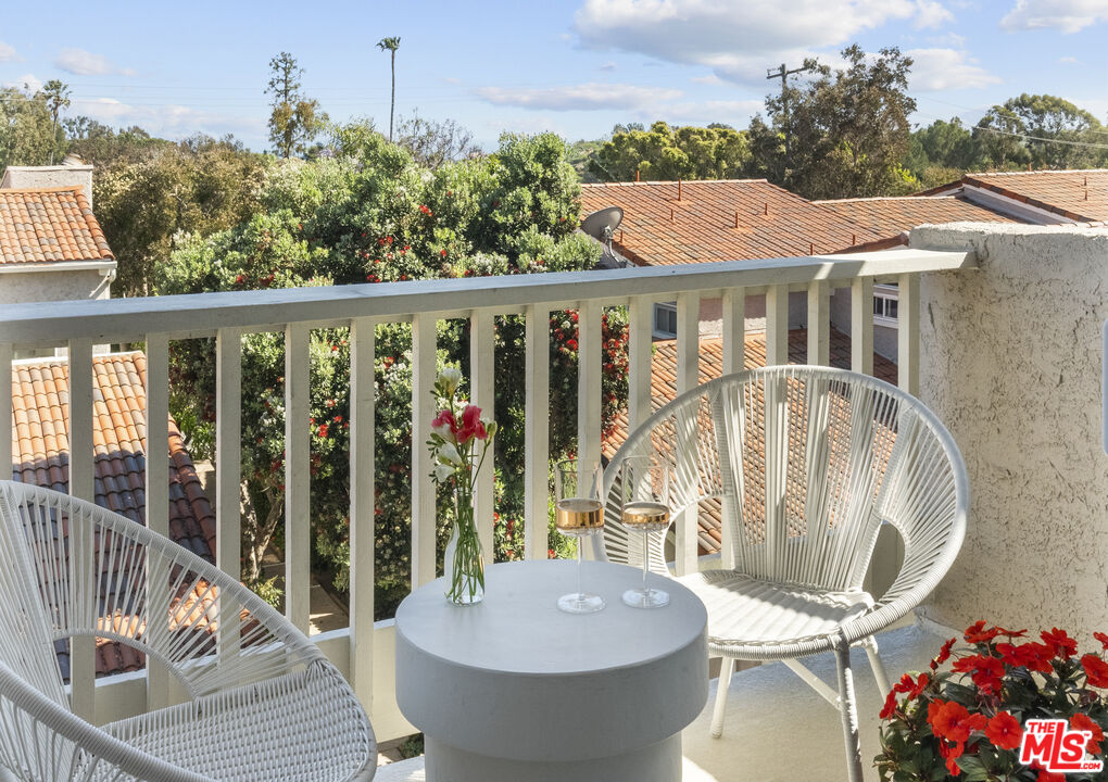 28366 Rey De Copas Lane Malibu, CA 90265 - Photo 5 of 20 a balcony with table and chairs