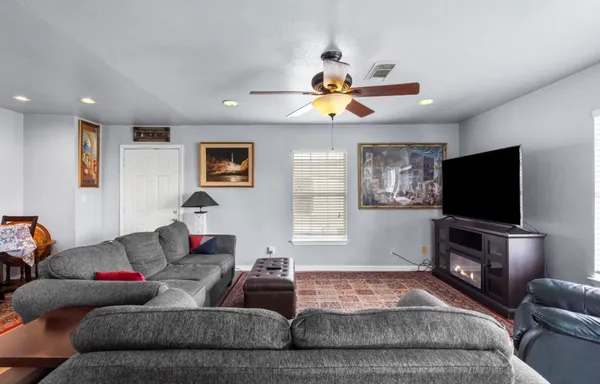 $187,500 | 620 6th Street, Dickinson, TX 77539