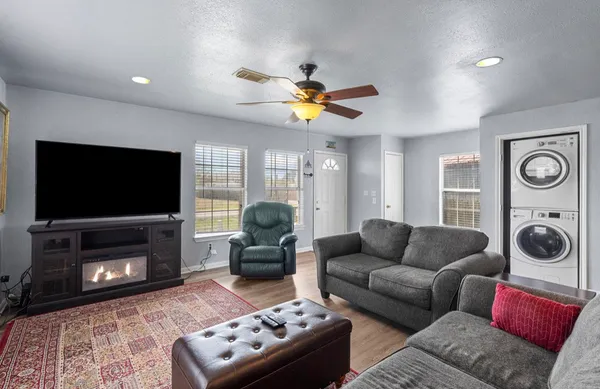 $187,500 | 620 6th Street, Dickinson, TX 77539