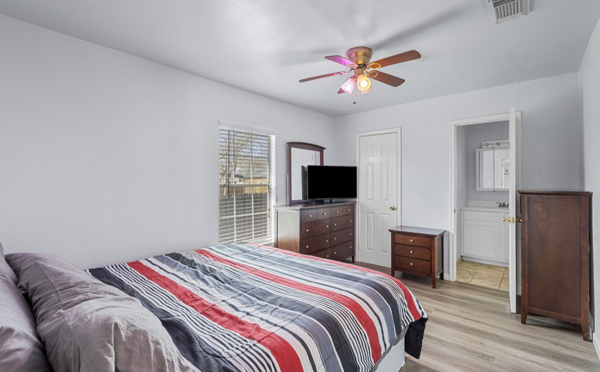 620 6th Street Dickinson, TX 77539 - Photo 26 of 36 a bedroom with a bed and a flat screen tv