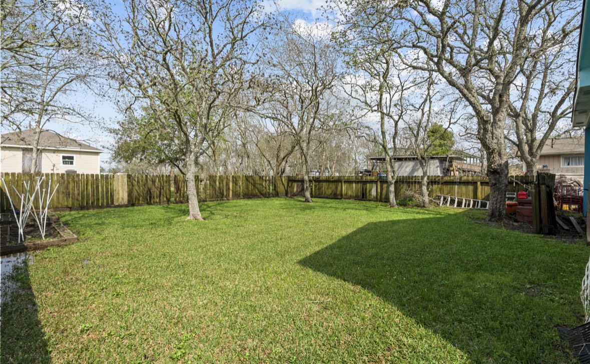 620 6th Street Dickinson, TX 77539 - Photo 29 of 36 a view of a yard with a house in the background