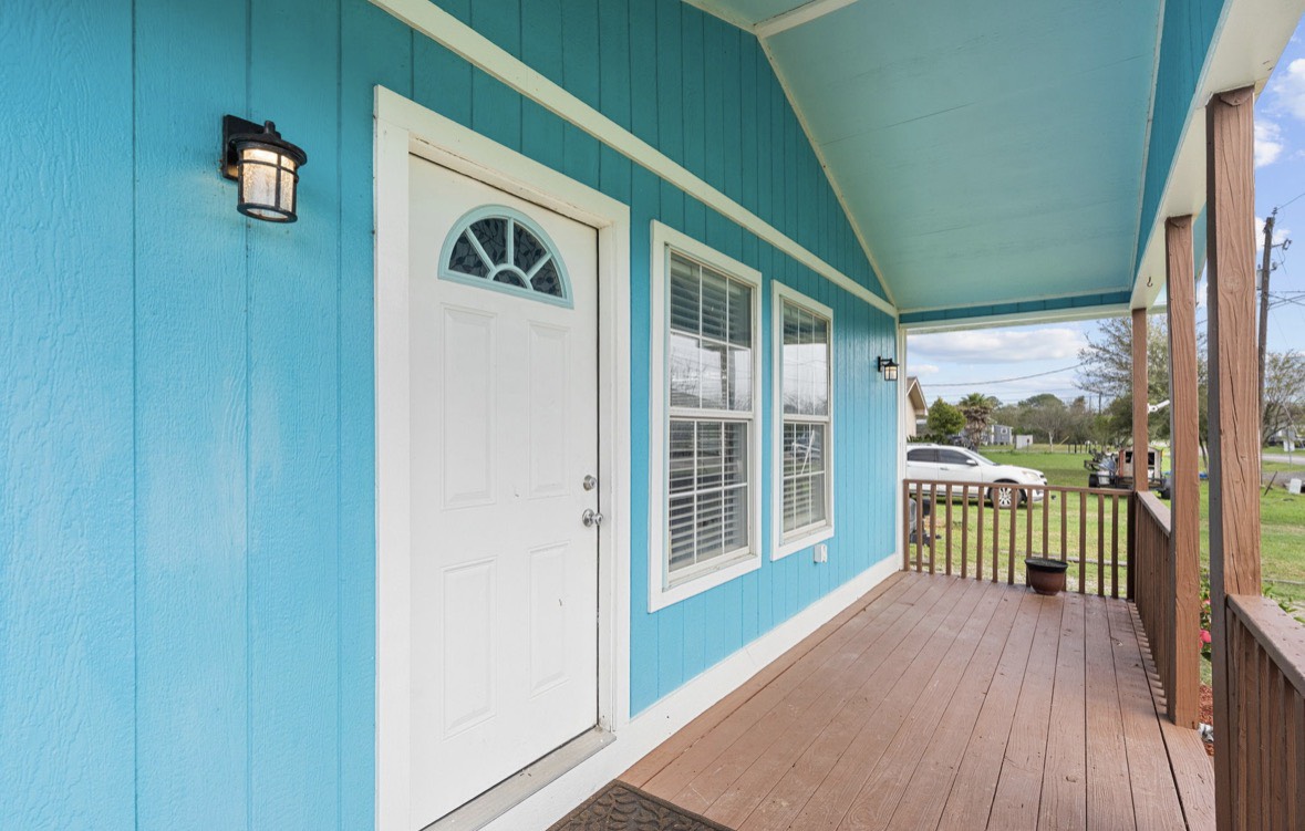 620 6th Street Dickinson, TX 77539 - Photo 4 of 36 a view of a porch with wooden floor