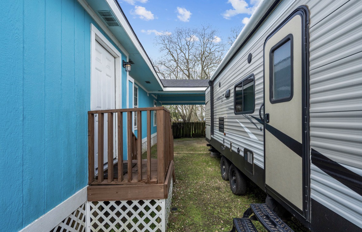 620 6th Street Dickinson, TX 77539 - Photo 7 of 36