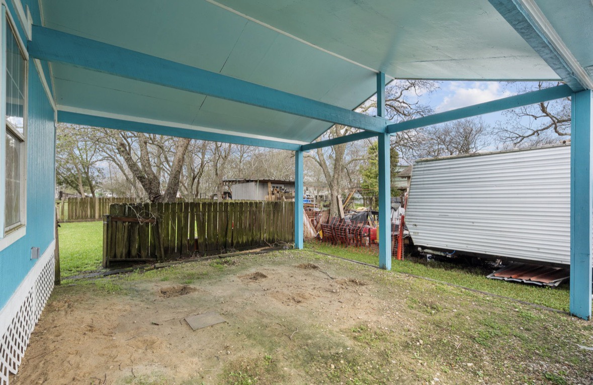 620 6th Street Dickinson, TX 77539 - Photo 8 of 36