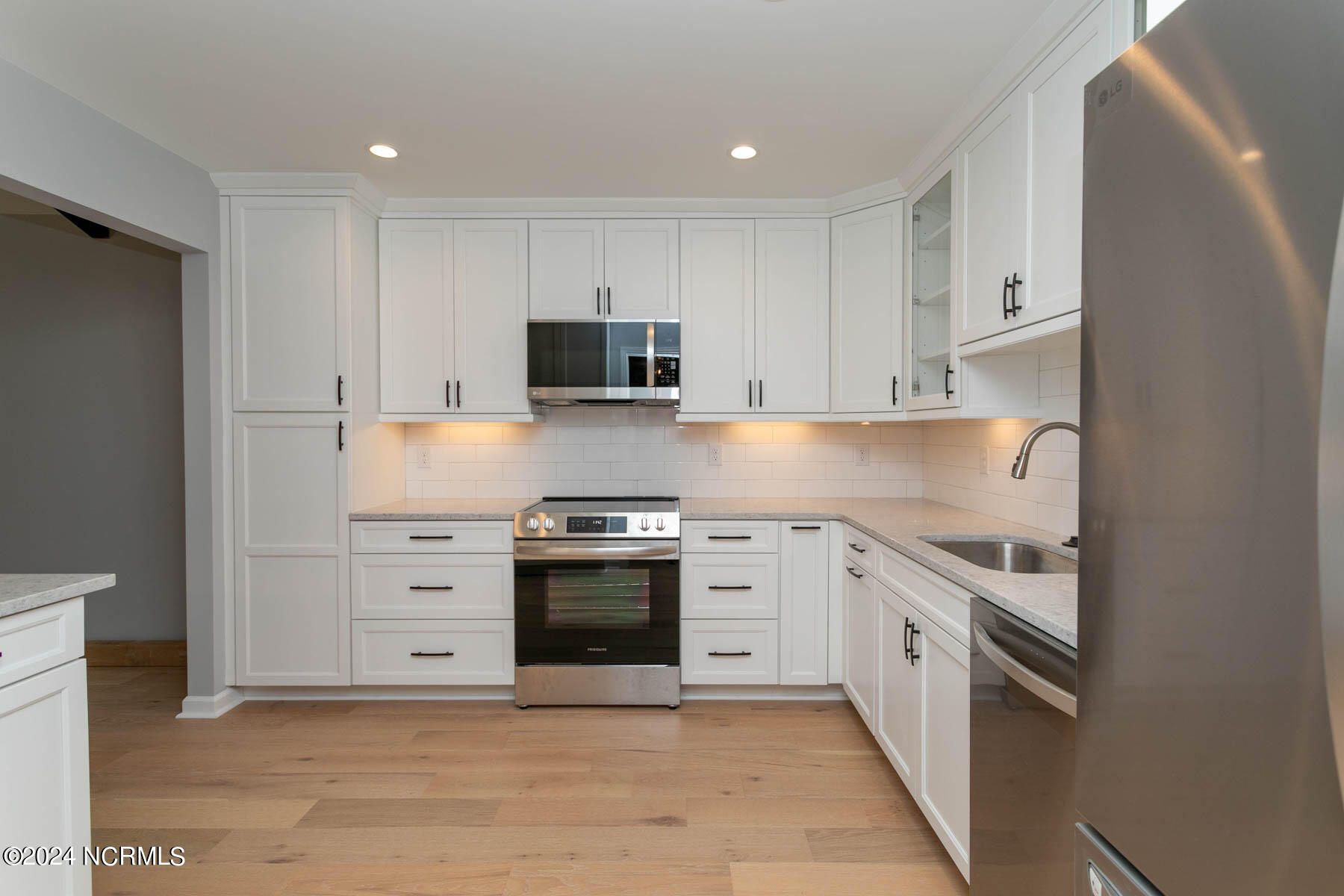 270 McKenzie Road West, Unit 51 Pinehurst, NC 28374 - Photo 11 of 33 kitchen2