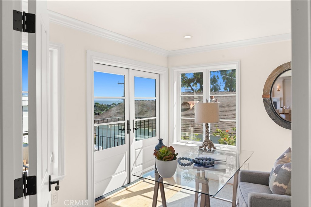 503 Hazel Drive Corona del Mar, CA 92625 - Photo 19 of 39 a living room with furniture and a window