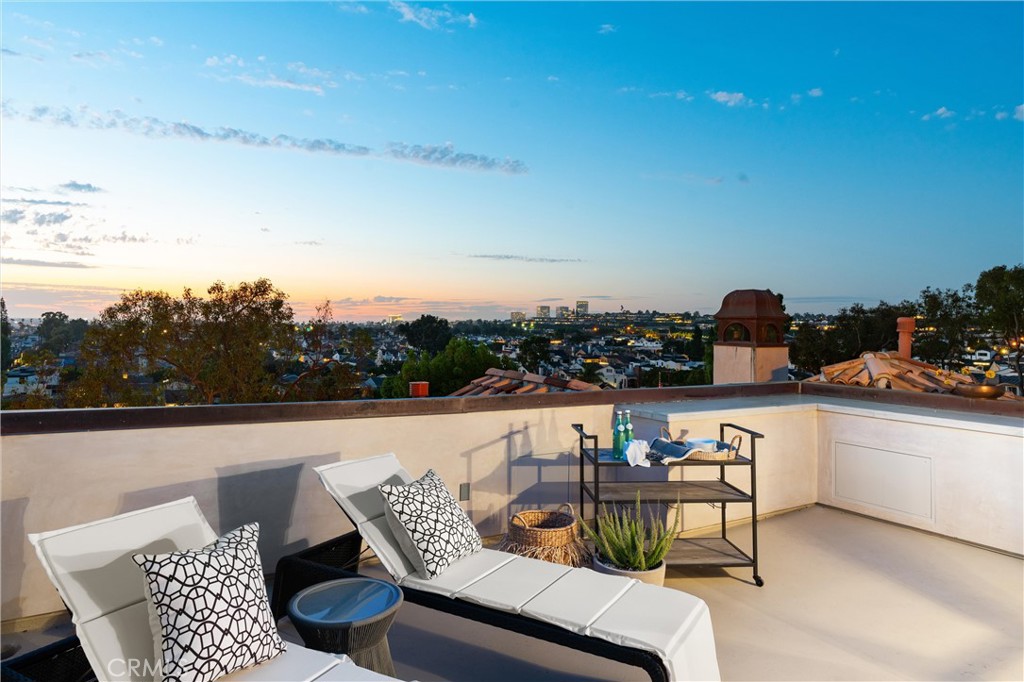 503 Hazel Drive Corona del Mar, CA 92625 - Photo 39 of 39 a view of sitting space with lounge chair in the patio