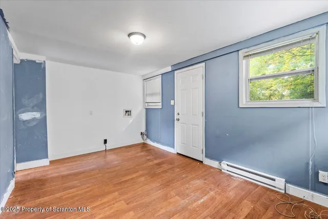 a view of empty room with window