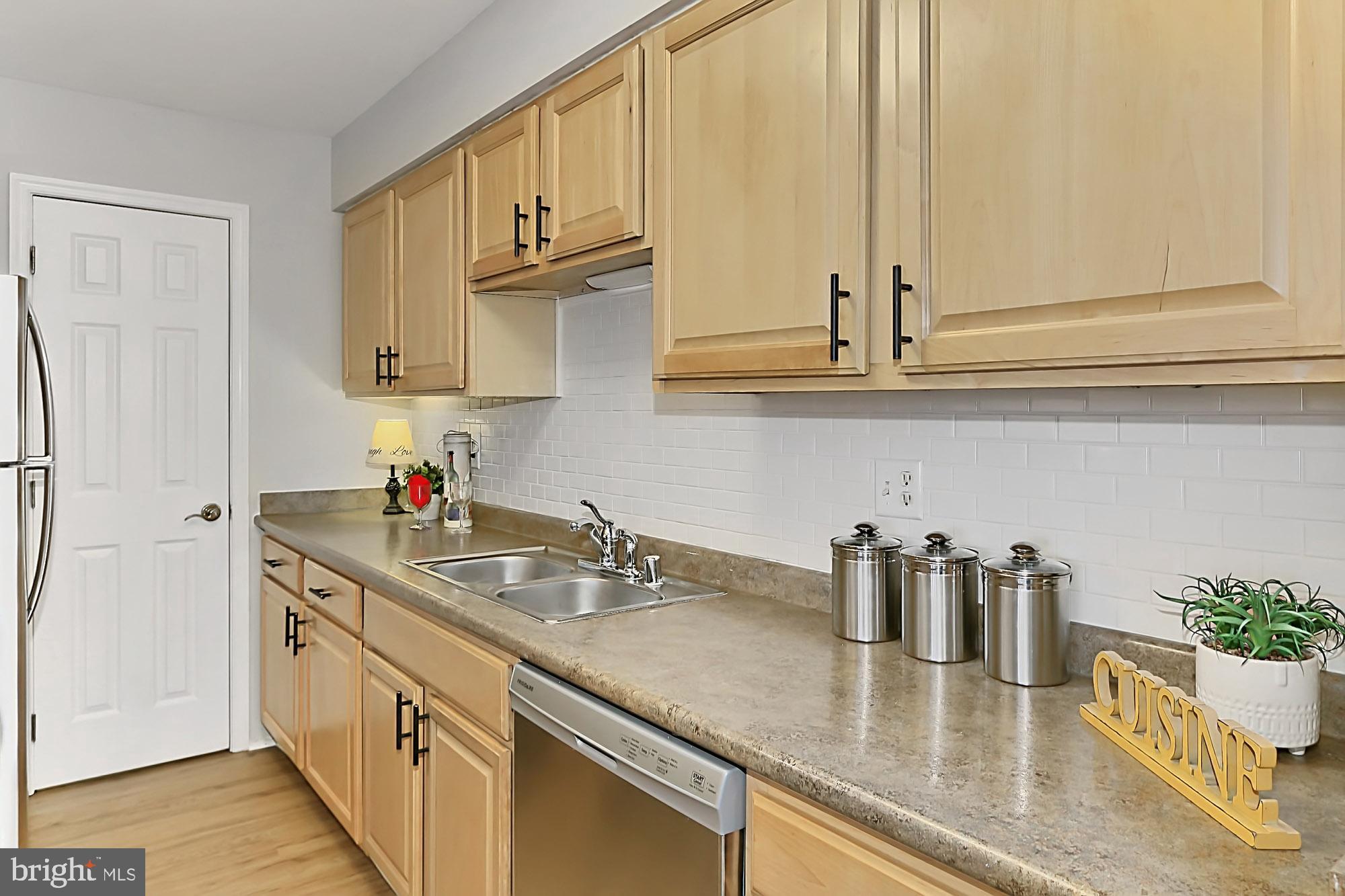 5905 Noblestown Road, Unit L Springfield, VA 22152 - Photo 16 of 49 Kitchen