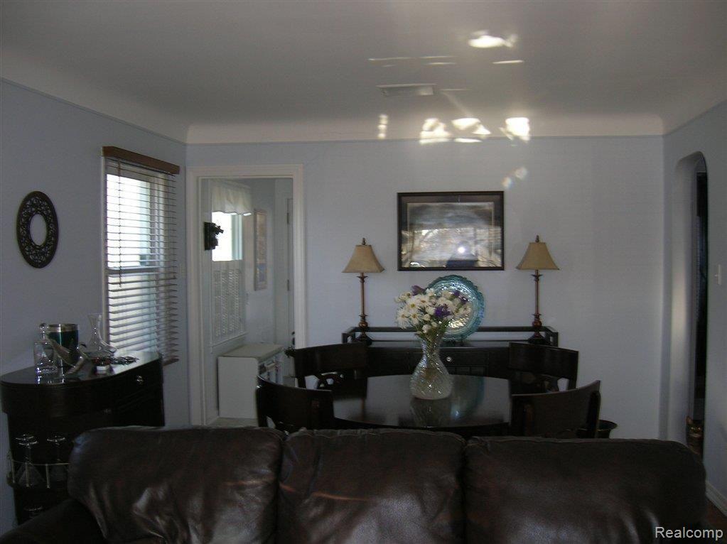 1094 Hampton Road Grosse Pointe, MI 48236 - Photo 7 of 24 Picture 005.jpg