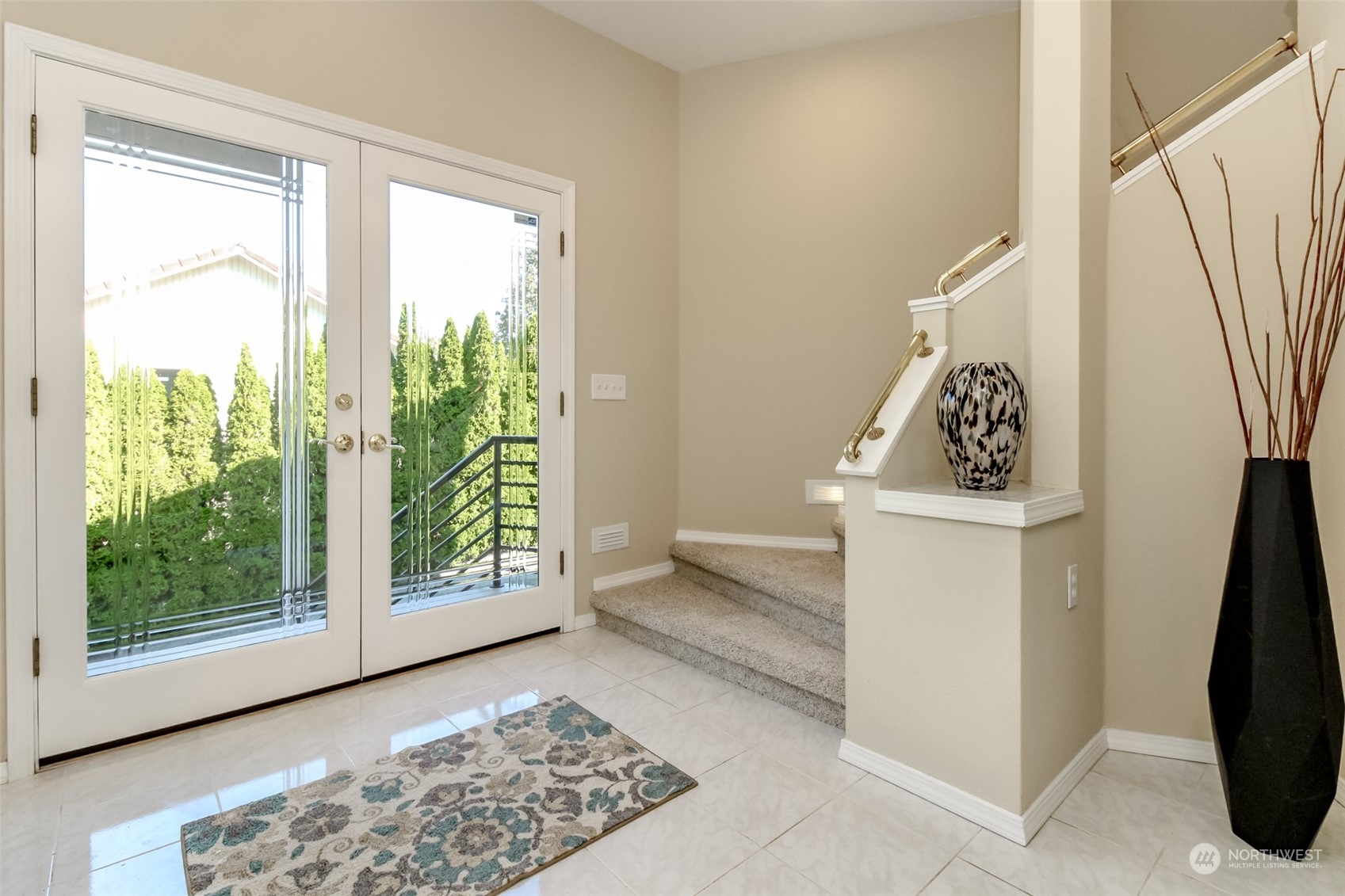 350 Renton Avenue South Renton, WA 98057 - Photo 4 of 40 a view of entryway with workspace and window