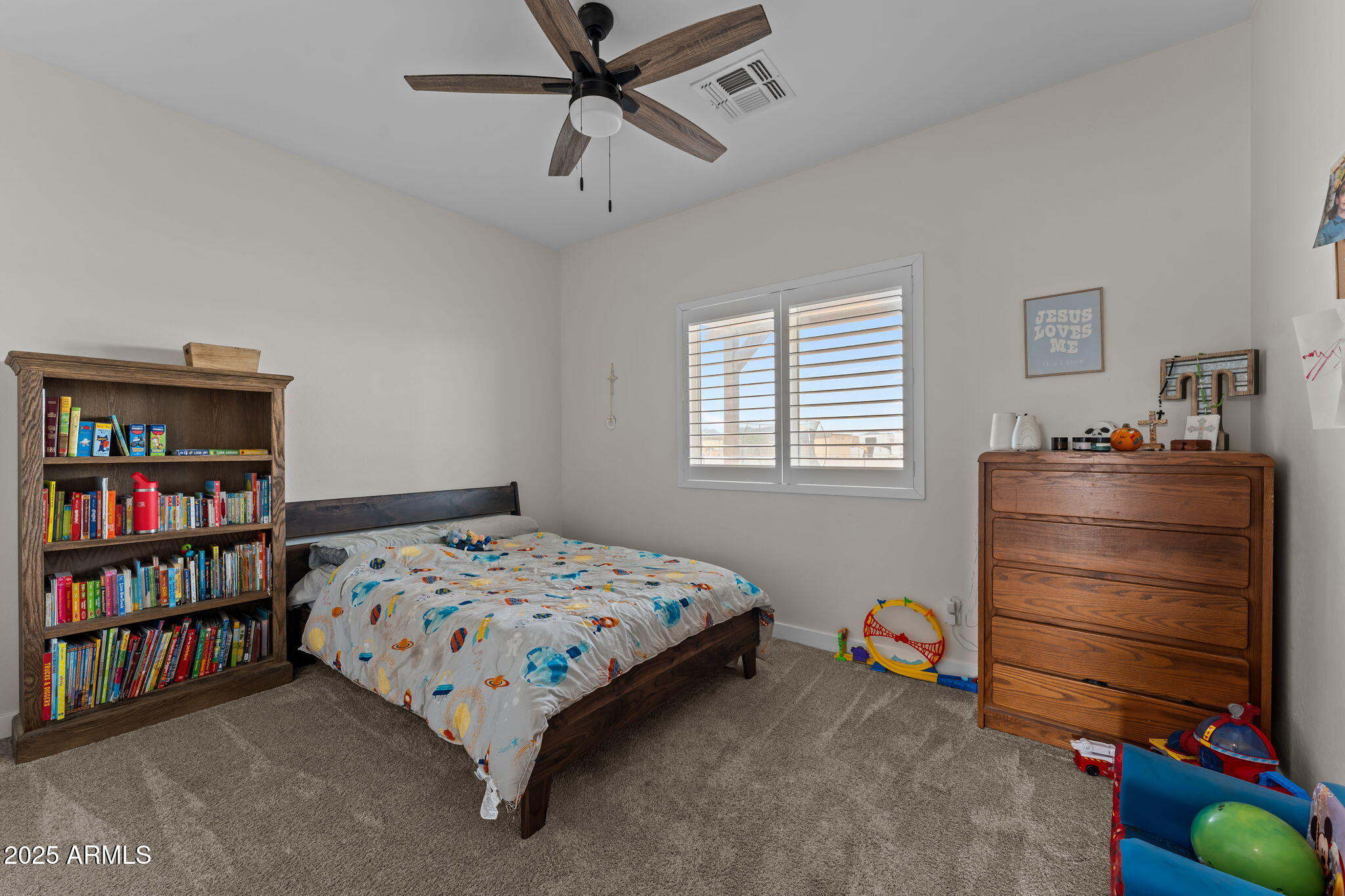 46130 West Trotter Road Wickenburg, AZ 85390 - Photo 31 of 55 a bedroom with a bed and a book shelf