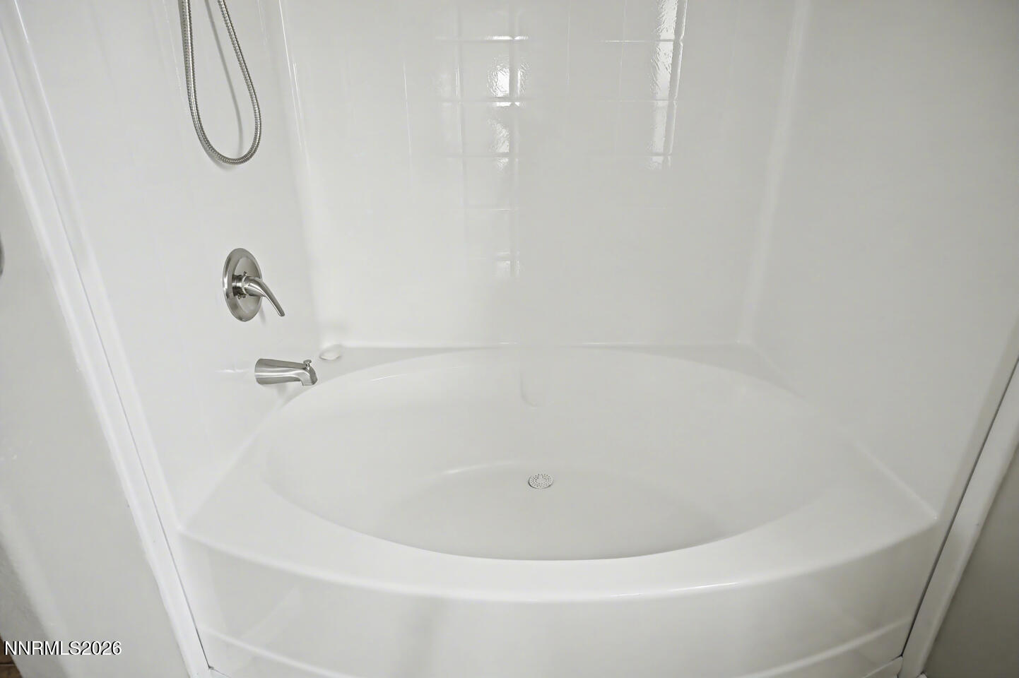 4141 Schindler Road Fallon, NV 89406 - Photo 18 of 25 a close view of a bathtub in bathroom