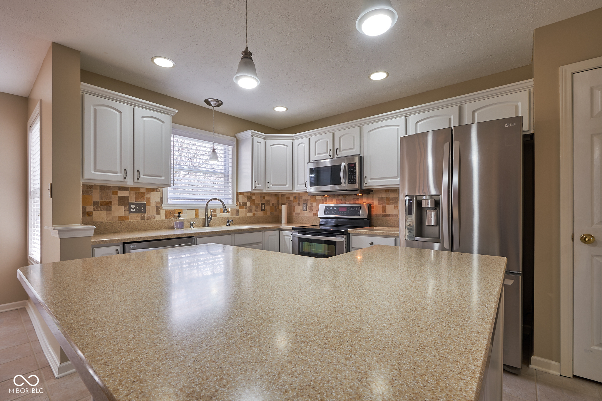 11181 Ridgewater Circle Fishers, IN 46037 - Photo 6 of 41 Gallery Image 6