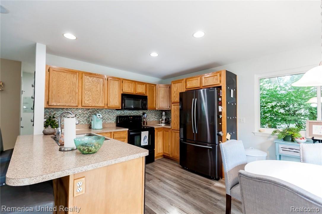 4125 Mapleleaf Road Waterford, MI 48328 - Photo 10 of 63 4125 Mapleleaf Road, Waterford-81.jpg