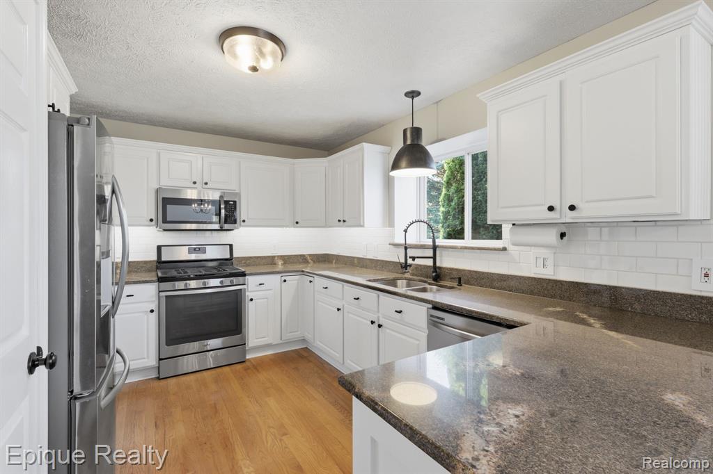 2234 Ridgewood Drive Howell, MI 48843 - Photo 8 of 35 Gallery Image 8