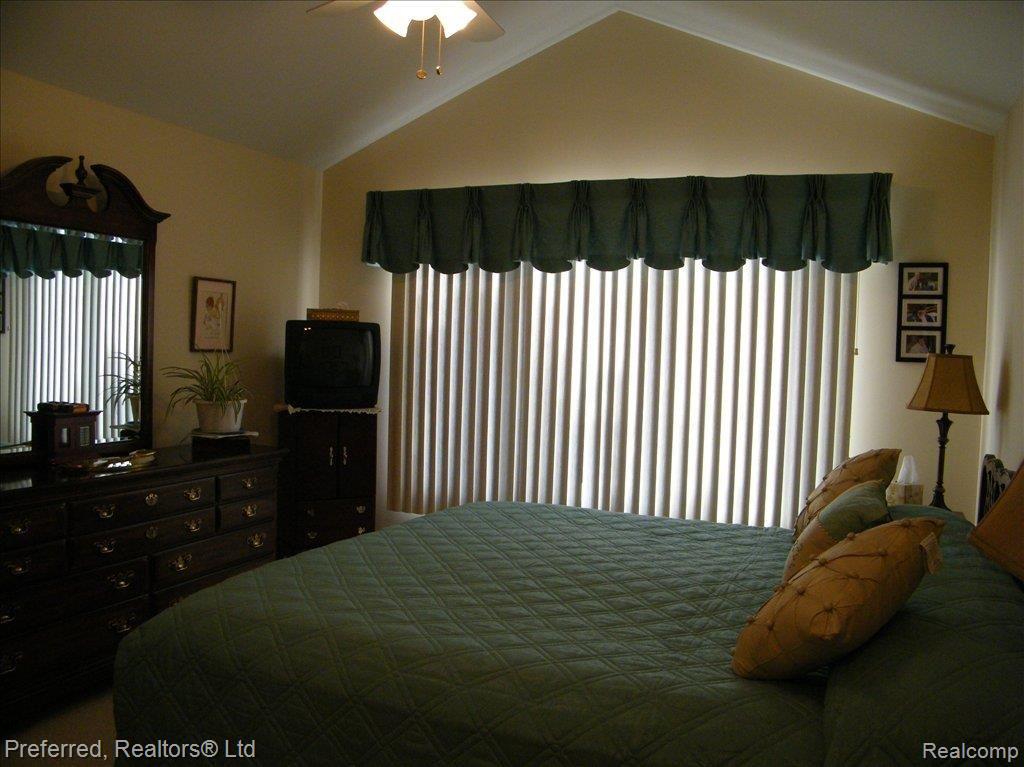 20751 Inverness Lane, Unit 8 Taylor, MI 48180 - Photo 3 of 13 master
