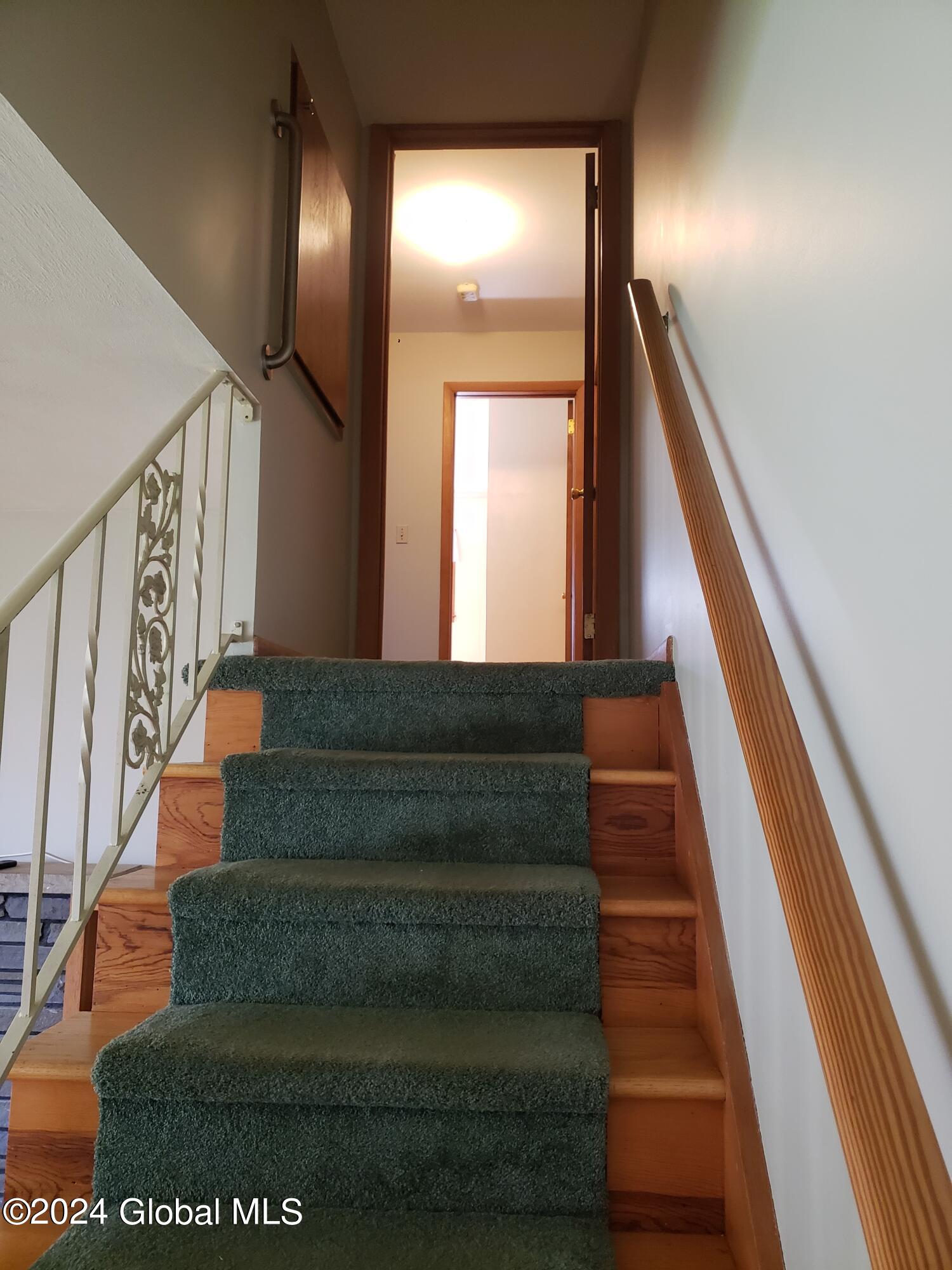 1046 Lucy Road Rotterdam, NY 12303 - Photo 28 of 50 steps to upstairs