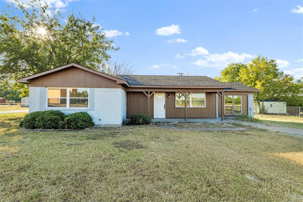 100 West Dilworth Road Italy, TX 76651 - Photo 1 of 38 a view of a yard in front of a house with large tree
