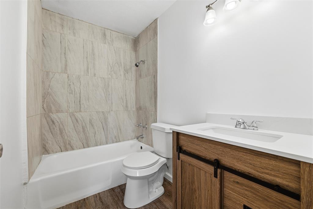 100 West Dilworth Road Italy, TX 76651 - Photo 16 of 38 a bathroom with a sink a toilet and bathtub
