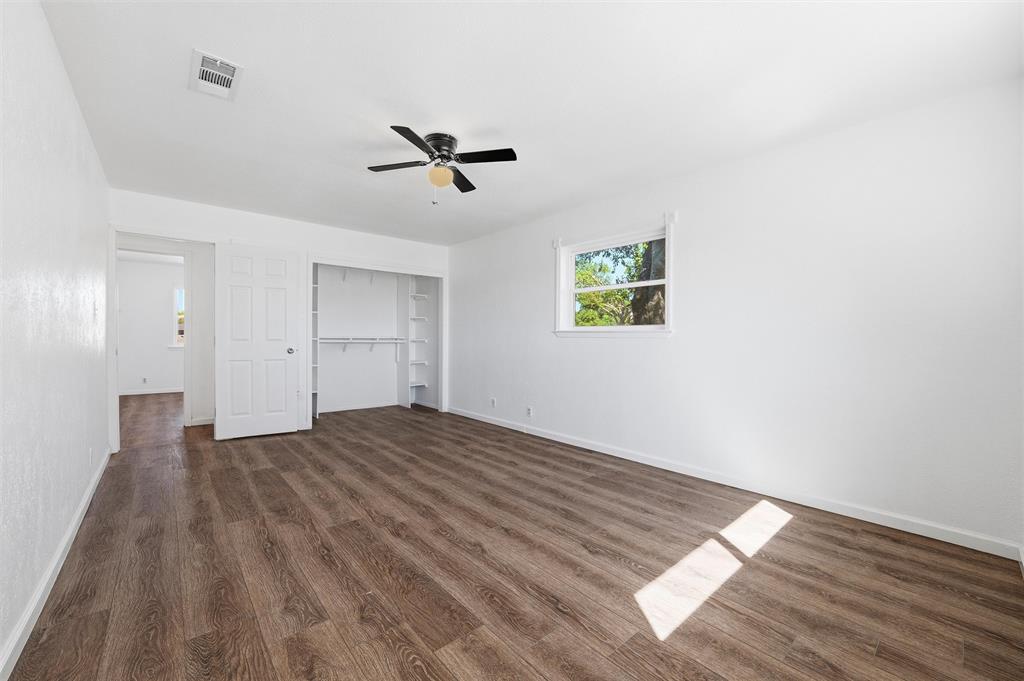 100 West Dilworth Road Italy, TX 76651 - Photo 18 of 38 a view of empty room with wooden floor and ceiling fan