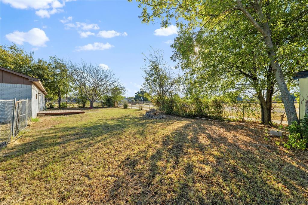 100 West Dilworth Road Italy, TX 76651 - Photo 24 of 38 a view of yard with green space