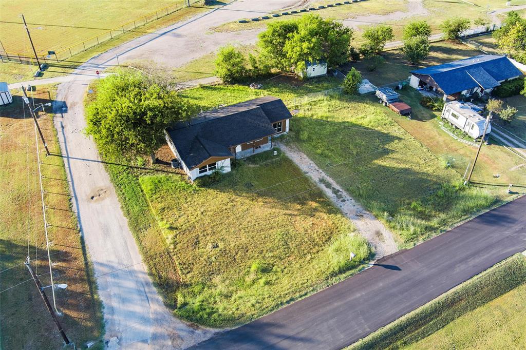 100 West Dilworth Road Italy, TX 76651 - Photo 30 of 38 a view of yard from a balcony