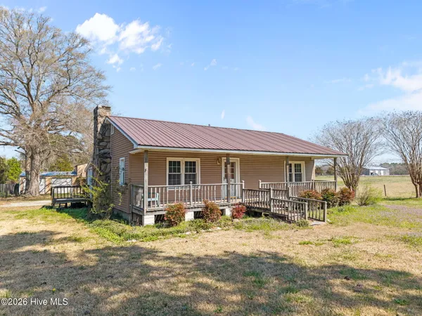$275,000 | 215 Harding Road, Chocowinity, NC 27817