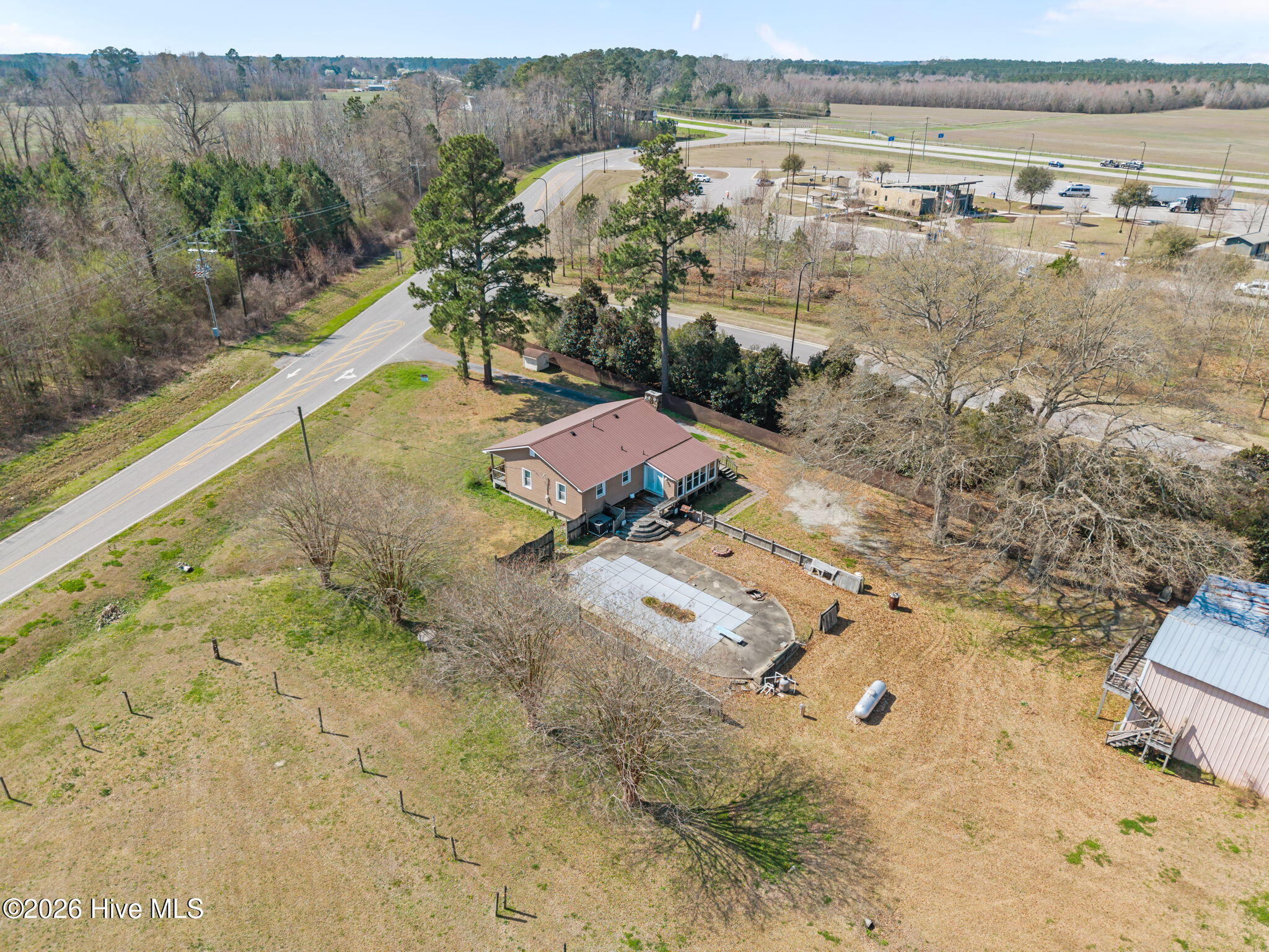 215 Harding Road Chocowinity, NC 27817 - Photo 7 of 11 7-web-or-mls-DJI_20260311121300_0058_D